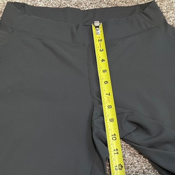 Columbia | Women's Omni-Shield Bike Shorts | Charcoal Gray - Picture 7 of 7